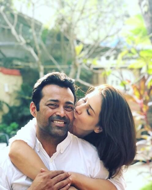 যুবরাজ সিংয়ের সঙ্গে দীর্ঘদিন সম্পর্কে ছিলেন কিম। লিয়েন্ডারের সঙ্গেও তাঁর সম্পর্ক এক বছরের বেশি সময় ধরে চলছে।