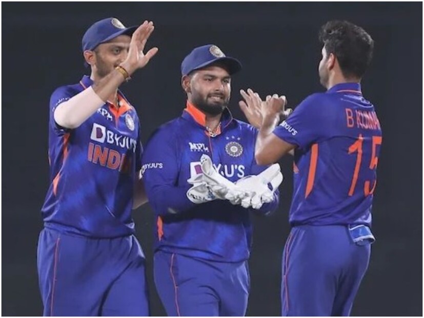 চলতি টি-২০ সিরিজে ইশান কিষাণ ও দীনেশ কার্তিক ছাড়া আর কোনো ভারতীয় ব্যাটসম্যান হাফ সেঞ্চুরি করতে পারেননি। ভারতীয় টিম ম্যানেজমেন্ট এখনও পর্যন্ত মাত্র ১১ জন খেলোয়াড়কে সুযোগ দিয়েছে। সিরিজ জয়ের জন্য শেষ ম্যাচটি খুবই গুরুত্বপূর্ণ। এমন পরিস্থিতিতে এই ম্যাচেও পুরনো প্লেয়িং-১১ নিয়ে খেলতে পারে ভারত।