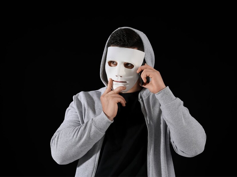 যারা অত্যধিক প্রশংসা করে: যারা অত্যধিক প্রশংসা করে তারা প্রায়শই তাদের সুবিধার জন্য মিথ্যা প্রশংসা করে তাদের কাজ করিয়ে নেয়। এই ধরনের লোকেরা আপনার গুণাবলীর সাথে নয়, আপনার অবস্থান এবং প্রতিপত্তির সাথে জড়িত। এই ধরনের লোকদের সাথে থাকলে আপনি বাস্তব জীবন থেকে দূরে সরে যাবেন৷ তাই তাদের থেকে দূরে থাকুন Image/Canva