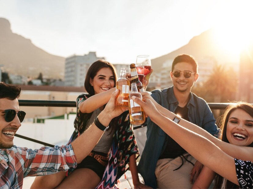 মিথ্যাবাদী মানুষ: প্রয়োজনের সময় এক বা দুটি মিথ্যা বলা স্বাভাবিক, তবে আপনার উচিত এমন লোকদের থেকে দূরত্ব বজায় রাখা যারা প্রায়শই মিথ্যা বলে। এই ধরনের লোকেরা আপনাকে যে কোনও সময় বড় সমস্যায় ফেলতে পারে। এছাড়াও, আপনি যে কারও সামনে আপনাকে বিব্রত করতে পারেন। Image/Canva