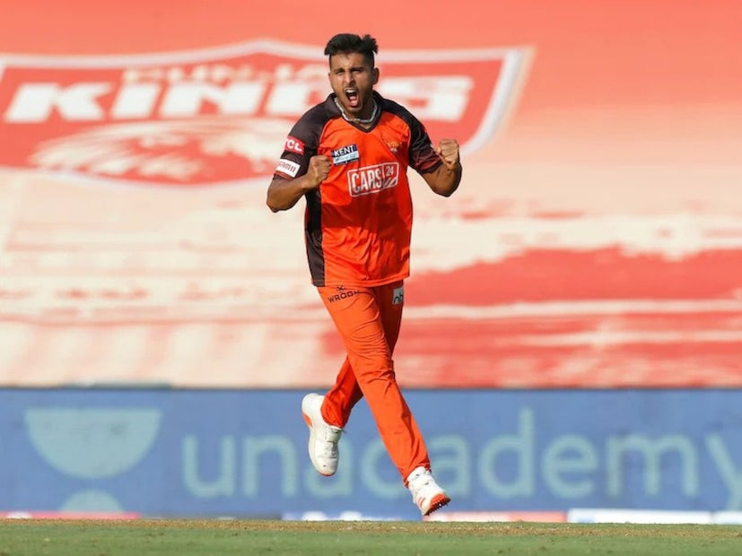 দক্ষিণ আফ্রিকার বিরুদ্ধে টি-২০ সিরিজে একটি ম্যাচেও তাঁকে খেলায়নি ভারতীয় টিম ম্য়ানেজমেন্ট। মাত্র ১১জন ক্রিকেটারকেই গোটা সিরিজে খেলালেন কোচ দ্রাবিড় ও ক্যাপ্টেন পন্থ।