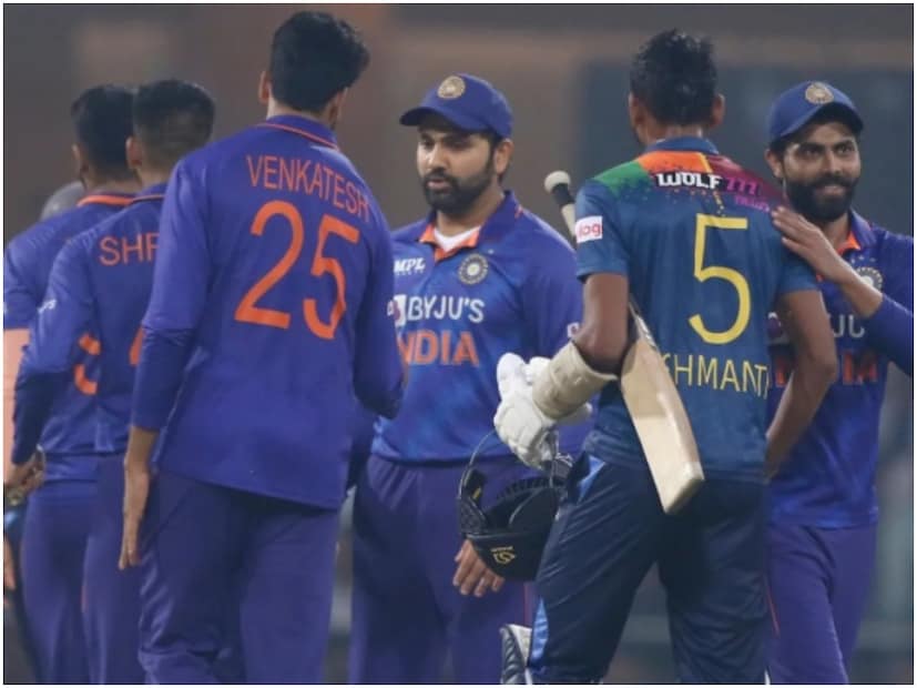 ৭ থেকে ১০ জুলাই ইংল্যান্ডের বিরুদ্ধে তিন ম্যাচের টি-২০ সিরিজ রয়েছে। সেখানেও উমরানকে বোলিং করতে দেখা যেতে পারে বলে খবর।