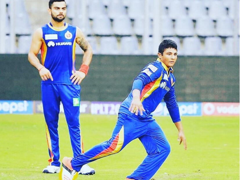 এদিন সেঞ্চুরির পর পঞ্জাবের জনপ্রিয় গায়ক প্রয়াত সিধু মুসাওয়ালার সিগনেচার স্টেপ করতে দেখা গেল সরফরাজকে। 