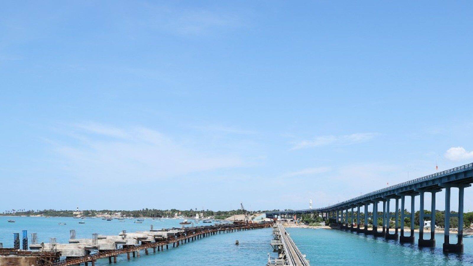 জাহাজ এলে নিজে থেকেই উঠে যাবে, ভারতের প্রথম ভার্টিকাল লিফট সি ব্রিজ প্রায় তৈরি! জাহাজ এলে নিজে থেকেই উঠে যাবে, ভারতের প্রথম ভার্টিকাল লিফট সি ব্রিজ প্রায় তৈরি!