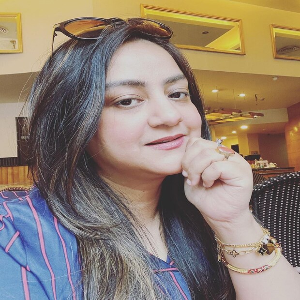 যাকে আগলে আগলে রাখতেন এতদিন, সেই ভানুর বিচ্ছেদ যেন কোনও ভাবে মানতে পারছেন না তিনি৷ 