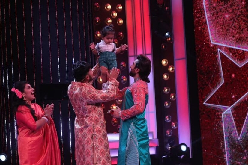 অনুষ্ঠানের সঞ্চালক ছিলেন সুপারস্টার জিৎ৷