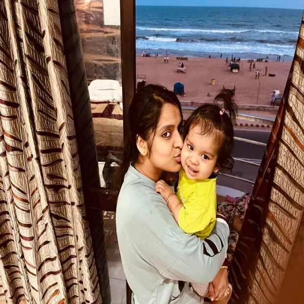 কেশবকে নিয়েই এখন কাটে মধুবনীর সময়৷ তিনি আপাতত কাজের থেকে বিরতি নিয়েছেন৷ জানিয়েছেন যে কেশব কিছুটা বড় হওয়া পর্যন্ত তিনি কোনও কাজে হাত দেবেন না৷ তবে নিজস্ব ব্যবসা শুরু করেছেন মধুবনী৷ তাঁর বিউটি পার্লার রয়েছে৷ নিয়মিত পার্লারের বিষয় পোস্ট করেন অভিনেত্রী৷ 