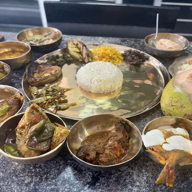 কারণ জামাই আদরের দিন কোনও ভাবে পাতের খাবার সরিয়ে রাখার নিয়ম নেই৷ তারকা বলে কোনও ছাড় নেই তাঁর৷ একেবারে সাধারণ জামাইদের মতোই তাঁকে মেটাতে হয় শ্বশুরবাড়ির আবদার!  