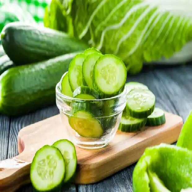 শসায় থাকে একটি জৈব যৌগ, নাম কিউকারবিটাসিন। এই কিউকারবিটাসিন-এর জন্যই শসার স্বাদ তেতো হয়।