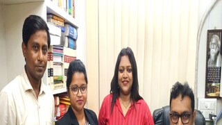 লড়াইয়ের চার মুখ, ববিতা সরকারের সঙ্গে স্বামী সঞ্জয় (ছবির বাঁদিকে) এবং দুই আইনজীবী ফিরদৌস শামিম ও গোপা বিশ্বাস৷ 