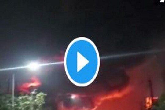 Viral Video: fire break and 8 explosion - Photo- Twitter/ Video Grab