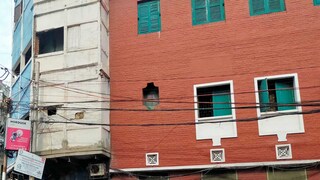 ঝড়ে আলগা হয়েছিল পুলিশের ব্যারাকের জানলা! পথচারীর মাথায় খুলে পড়তেই ভয়ঙ্কর পরিণতি