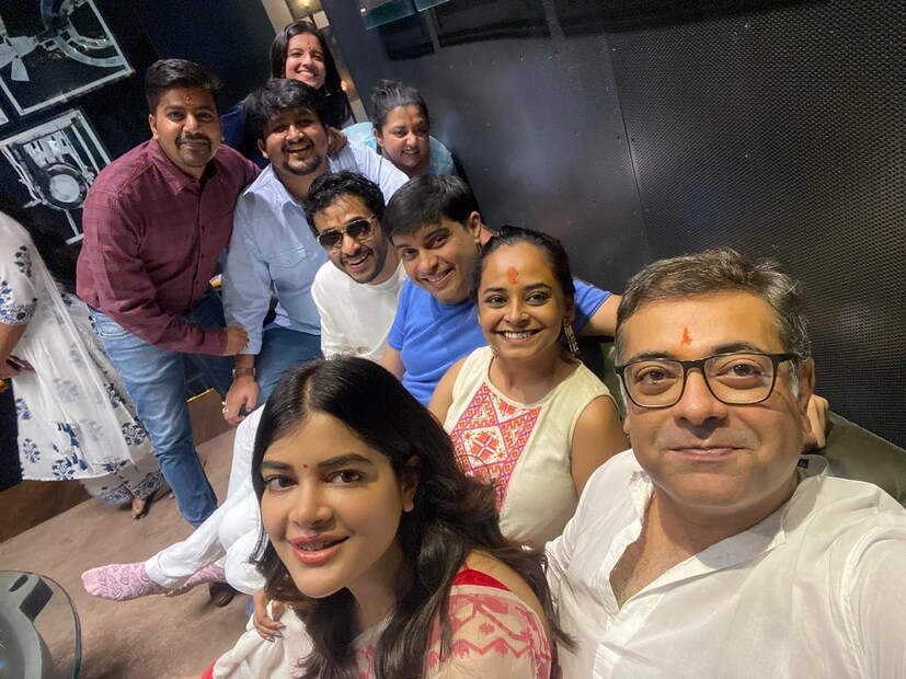 থাকছেন অনুসূয়া মজুমদার, মধুমিতা সরকার, সোহম মজুমদার, উজান চট্টোপাধ্যায়, পরাণ বন্দ্যোপাধ্যায়, অনন্যা সেন, অঞ্জনা বসু-সহ অনেকেই।photo source Facebook  