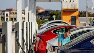 গ্রাহকদের জন্য সুখবর, দেশে কমতে পারে বৈদ্যুতিক গাড়ির দাম এবং ব্যাটারি জিএসটি!