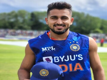 উমরানের সঙ্গে অবিচার করলেন হার্দিক পান্ডিয়া?