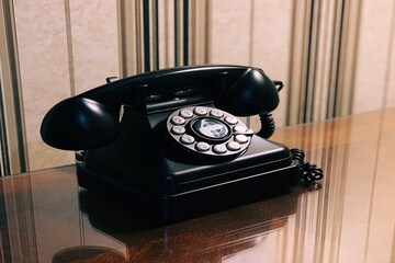 ফোন তুলেই তো 'হ্যালো' বলেন, কিন্তু কেন? কোথা থেকে এল? সকলের অজানা উত্তর জানুন...