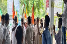মেলেনি চিকিৎসা পরিষেবা, অভিযোগে অবস্থান বিজেপি কর্মীদের মেলেনি চিকিৎসা পরিষেবা, অভিযোগে অবস্থান বিজেপি কর্মীদের