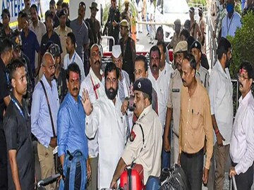পারদ চড়ছে মহারাষ্ট্রে