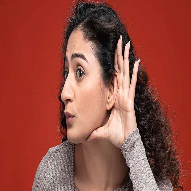 কন-কল বা অনলাইন ক্লাস শুরুর আগে সম্পূর্ণ চার্জ দিন ডিভাইসে। দীর্ঘক্ষণ ফোনে কথা বলার সময়ে আমাদের মাথা-কানের অংশটা গরম হয়ে যায়। তাই মাঝে অবশ্যই ব্রেক নিন।