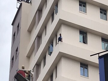 তখনও চলছে রোগীকে উদ্ধারের চেষ্টা৷