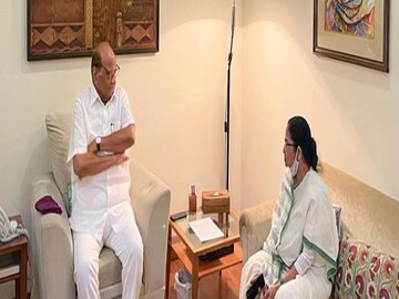 শরদ পাওয়ারের বাসভবনে বৈঠকে মমতা বন্দ্যোপাধ্যায়৷ 