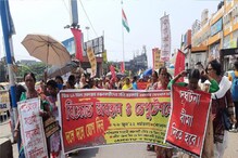 বিভিন্ন দাবিতে আন্দোলনে শামিল রন্ধন কর্মীরা বিভিন্ন দাবিতে আন্দোলনে শামিল রন্ধন কর্মীরা