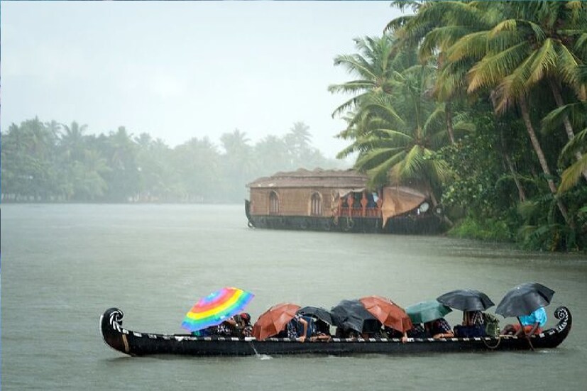 *হলুদ সতর্কতা জারি করা হয়েছে জলঢাকা নদীর অসংরক্ষিত এলাকাতেও।এদিকে রাতেই তিস্তা নদী সংলগ্ন বিবেকানন্দ পল্লী সহ বিভিন্ন এলাকা ঘুরে দেখেন জলপাইগুড়ি র পুলিশ সুপার দেবর্ষি দও ও পুরসভার ভাইস চেয়ারম্যান সৈকত চট্টোপাধ্যায়। প্রতীকী ছবি।  