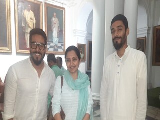 বিধানসভায় রাজ চক্রবর্তী ও নওসাদ সিদ্দিকির সঙ্গে জুন মালিয়া৷ 