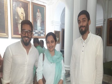 বিধানসভায় রাজ চক্রবর্তী ও নওসাদ সিদ্দিকির সঙ্গে জুন মালিয়া৷ 