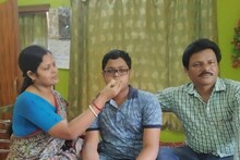 বীমাকর্মী বাবার সামান্য উপার্জনই ভরসা, মেধাবী অপূর্ব মাধ্যমিকে সপ্তম