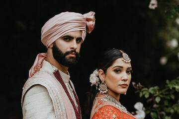 মালাবদল থেকে সিঁদুরদান, চিরাচরিত রীতিতে ইংল্যান্ডে সাতপাকে ওটিটি তারকা সপ্তপদী মালাবদল থেকে সিঁদুরদান, চিরাচরিত রীতিতে ইংল্যান্ডে সাতপাকে ওটিটি তারকা সপ্তপদী