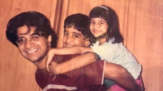 পুরনো ছবির সঙ্গে বাবার উদ্দেশে আবেগঘন বার্তাও লিখেছেন তিনি পুরনো ছবির সঙ্গে বাবার উদ্দেশে আবেগঘন বার্তাও লিখেছেন তিনি