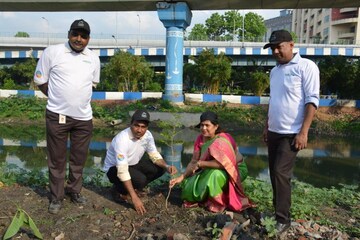 সবুজায়নের লক্ষ্যে সল্টলেক সেক্টর ফাইভে বৃক্ষরোপণ