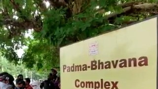 অফলাইনে তারা কোনভাবেই পরীক্ষা দেবে না এই দাবিতে সোমবার সকাল থেকে উত্তেজনা ছড়ায় বিশ্বভারতীতে অফলাইনে তারা কোনভাবেই পরীক্ষা দেবে না এই দাবিতে সোমবার সকাল থেকে উত্তেজনা ছড়ায় বিশ্বভারতীতে