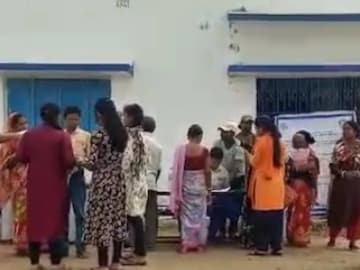 এই