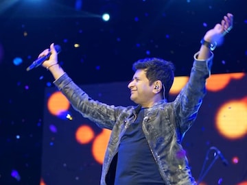 রীতেশ জানিয়েছেন মঙ্গলবার সকাল থেকে দিব্যি সুস্থ ও স্বাভাবিক ছিলেন শিল্পী