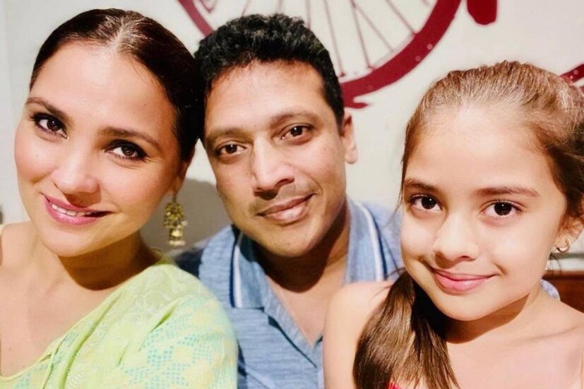  ইস্টার পরবের আনন্দে সপরিবারে মেতে উঠেছেন মহেশ