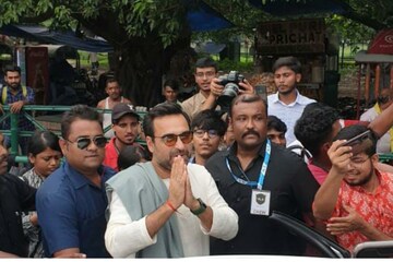 ফুচকার টক ঝালে মেতে বাংলার জামাই পঙ্কজ, ভিক্টোরিয়ায় আড্ডা সৃজিতের সঙ্গে