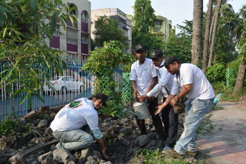 দ্বিতীয় ধাপে, ১৫ জুন বিধাননগর পুরসভার সহযোগে, সল্টলেকে সেক্টর ফাইভ মেট্রো স্টেশনের কাছে কয়েকটি অংশ চিহ্নিত করে প্রায় ১৩০টি বৃক্ষরোপণ করেছে, যার মধ্যে আছে আম, আমলা, জাম ইত্যাদি । 