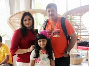 পোস্টের প্রথমেই সংযুক্তার প্রশ্ন, তিনি কেন সহানুভূতি কুড়োতে যাবেন?