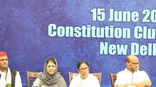 সাংবাদিক বৈঠকে মমতা বন্দ্যোপাধ্যায়, শরদ পাওয়ার, অখিলেশ যাদব, মেহবুবা মুফতি