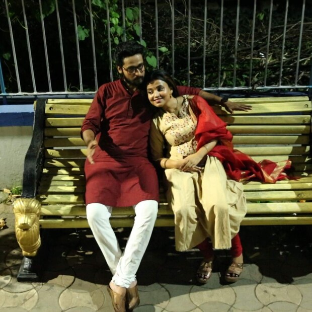 প্রিন্সেপ ঘাট, বাবুঘাট, ভিক্টোরিয়া, রেড রোড-এ ট্যাক্সি চেপে ঘুরে বেরিয়েছে ধারাবাহিকের নায়ক নায়িকা। ট্যাক্সিচালক সাত্যকির সঙ্গে রাতের শহর ঘোরার শখ বহু দিন ধরে লালন করছিলেন ঊর্মি। বহু প্রতীক্ষার অবসান হল। অবশেষে এল সেই রাত।