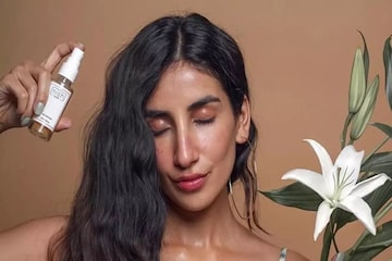 অনুষ্ঠানে যাওয়ার আগে চুলে পারফিউম? নিজে হাতে বারোটা বাজাচ্ছেন তো চুলের! মিষ্টি ঘ অনুষ্ঠানে যাওয়ার আগে চুলে পারফিউম? নিজে হাতে বারোটা বাজাচ্ছেন তো চুলের! মিষ্টি ঘ