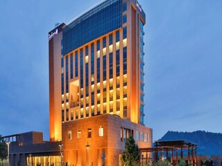 Maharastra Political Crisis: All eyes on Guwahati Radisson blu