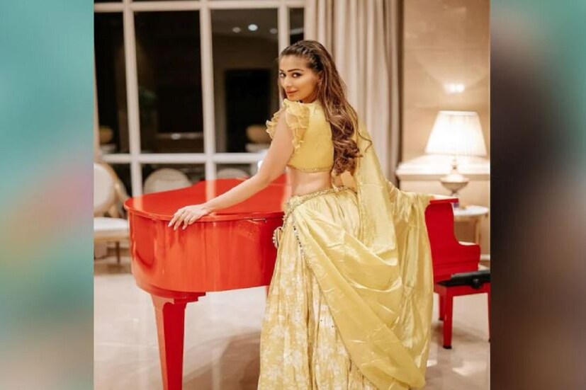নিজের আরেকটি পোস্টে তিনি লিখেছেন আপনি খুদ কি চমক ক্রিয়েট করো- অর্থাৎ নিজের চমক তৈরি কর৷ তাঁর ছবিতে ২৯ হাজার, ৮০ হাজার, ৯০ হাজার অবধি লাইক এসেছে৷