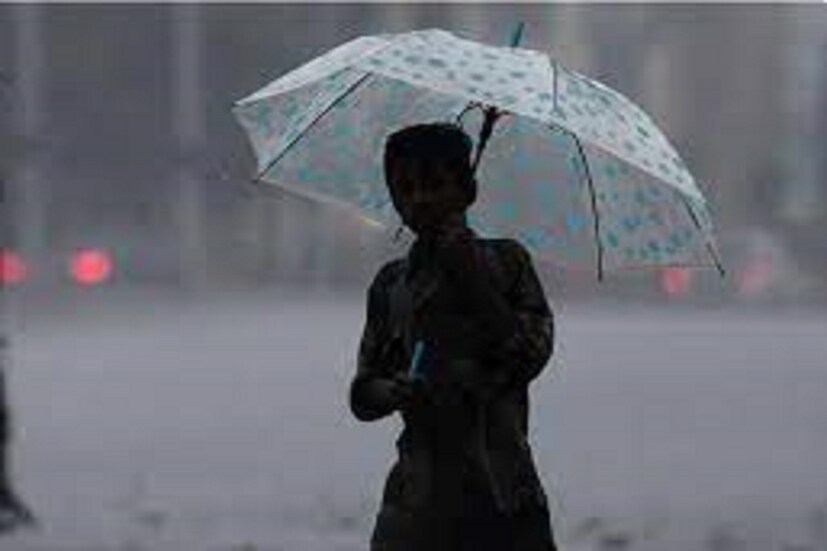মঙ্গলবার সকালে দেওয়া আবহাওয়া দফতরের পূর্বাভাস অনুযায়ী আগামী ৪৮ ঘণ্টা অর্থাৎ ২৩ জুন বৃহস্পতিবার সকালের মধ্যে সবকটি জেলারই কোথাও না কোথাও বজ্রবিদ্যুৎ-সহ হাল্কা থেকে মাঝারি বৃষ্টি হতে পারে। উত্তরবঙ্গের মতো দক্ষিণবঙ্গেও আপাতত দিনের তাপমাত্রার কোনও পরিবর্তনের সম্ভাবনা নেই।