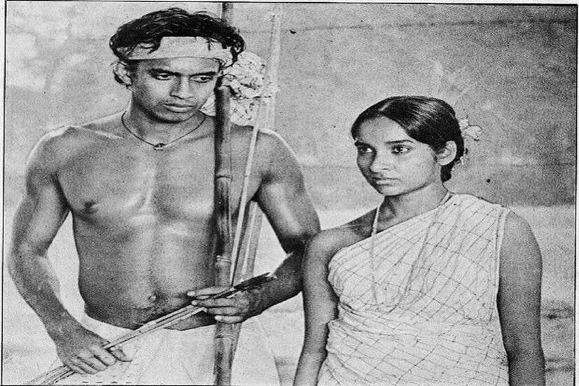 সালটা ছিল ১৯৭৬। ক্যামেরায় চোখ রেখেছেন পরিচালক মৃণাল সেন। আর ঠিক ক্যামেরার ওপারে দুই নতুন অভিনেতা। মিঠুন চক্রবর্তী ও মমতা শঙ্কর। তখন মিঠুন ডিস্কো ডান্সার হননি। প্রথম ছবি। সঙ্গে দাপুটে অভিনেত্রী মমতা শঙ্কর। শ্যামলা গায়ের রঙে দাপুটে অভিনয় সে সময় সকলের নজর কেড়েছিল। সর্বকালের সেরা সিনেমার মধ্যে একটি হয়ে থেকে গিয়েছে 'মৃগয়া'! এর পর আর এক সঙ্গে জুটি বাঁধেননি মিঠুন ও মমতা শঙ্কর। কেটে গিয়েছে দীর্ঘ সময়। ৪৬ বছর পর ফের একবার পর্দায় ফিরছেন মিঠুন-মমতা! photo source collected