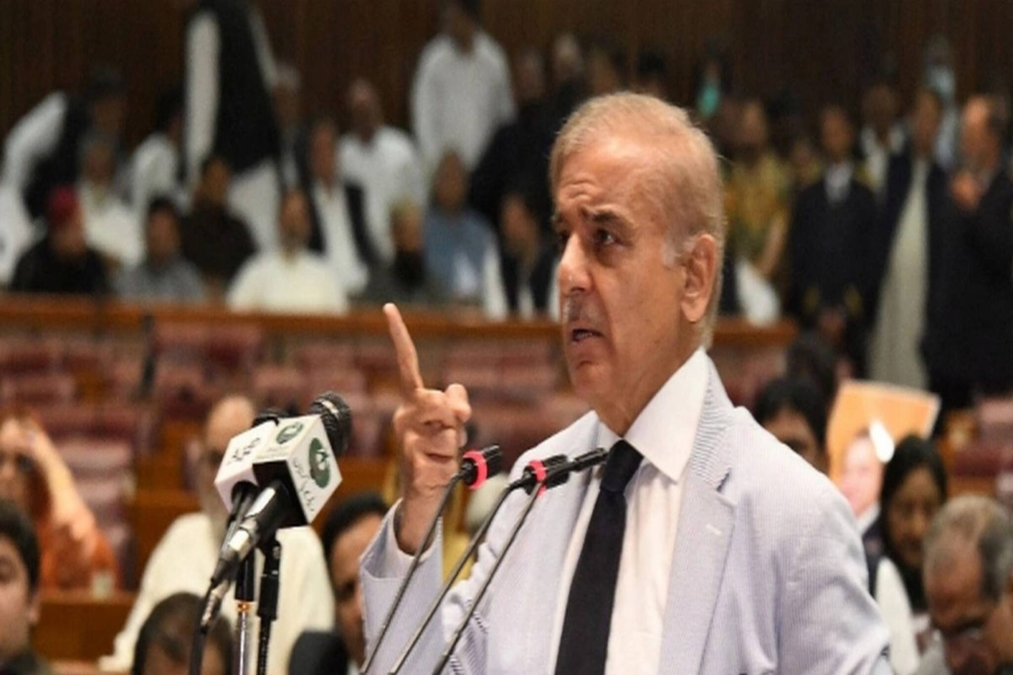 রাত ১০ টার পর বিয়ে বন্ধ, ৮.৩০ টার পর বাজার! পাকিস্তানে এমন কড়া বিধির কী কারণ?