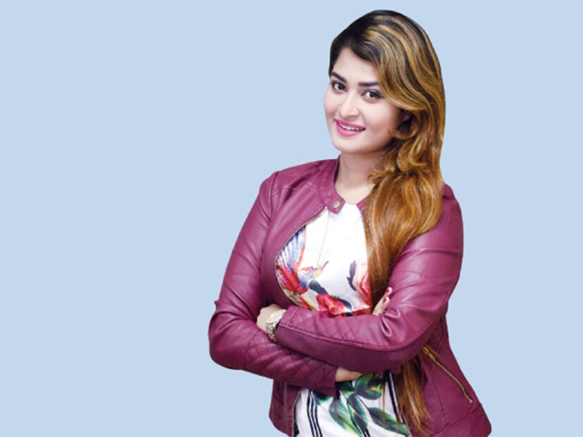 একইভাবে সোশ্যাল ট্রলের শিকার হয়েছেন শিরিনও। নেটিজেনদের সকলের দাবি, এঁদের বিরুদ্ধেও আইনি ব্যবস্থা নেওয়া উচিত। তারকা বলেই কি তাঁরা নির্দেশ অমান্য করতে পারছেন? তবে কটাক্ষের মাঝে ব্যক্তিগত আক্রমণ করতেও ছাড়েননি কেউ কেউ।