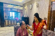 'জামাই' শোভনের ষষ্ঠীর দায়িত্বে বৈশাখী! খাইয়েও দিলেন নিজের হাতে, ভাইরাল ছবি...